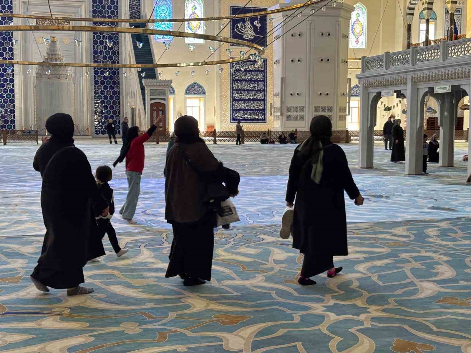 kagithane belediyesinden ramazana ozel tarihi cami ve turbelere ziyaret programi 4 CMsL78wz