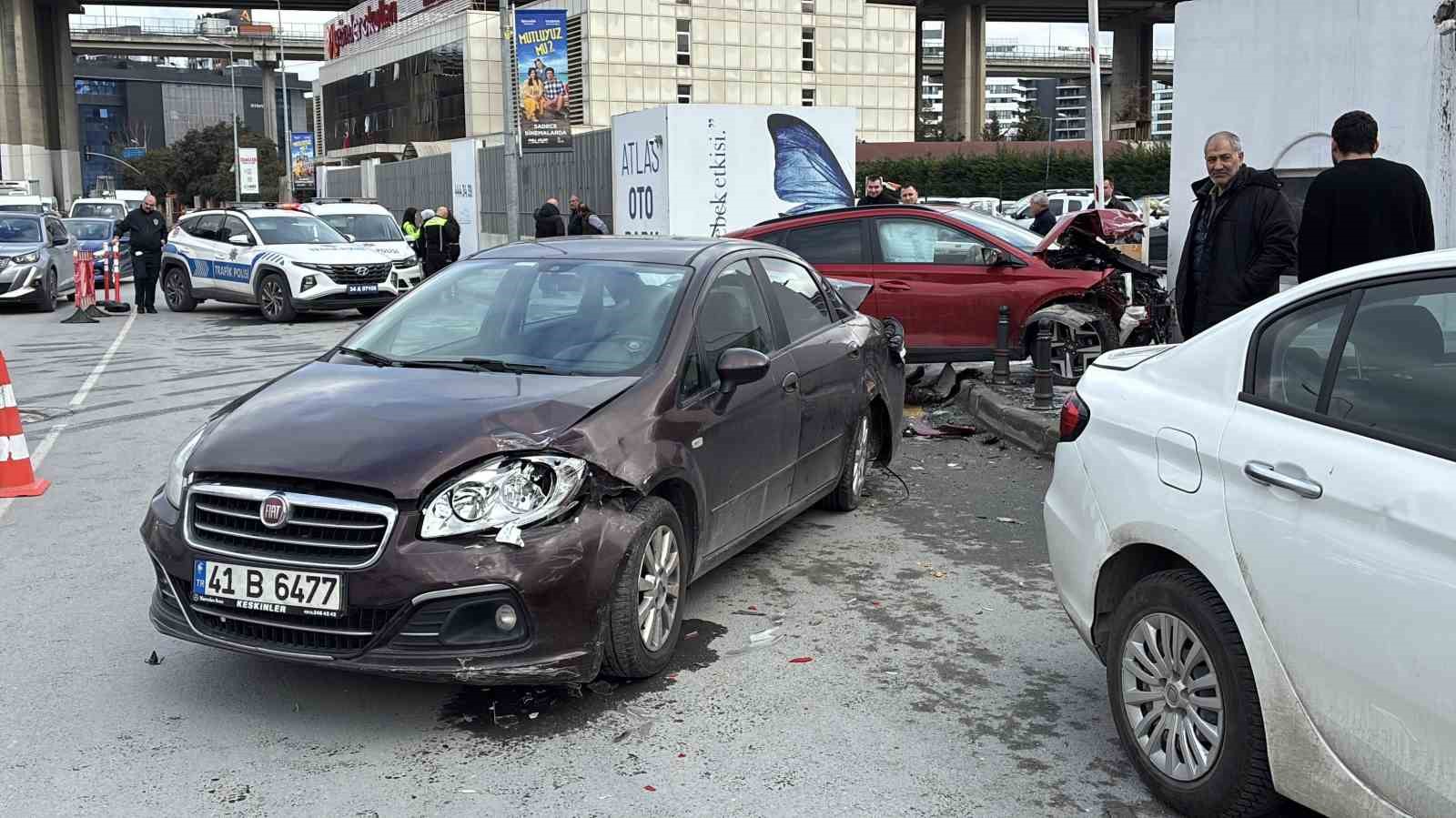 Kağıthane’de 3 aracın karıştığı zincirleme trafik kazasında 2 kişi yaralandı 5 kagithanede 3 aracin karistigi zincirleme trafik kazasinda 2 kisi yaralandi 1 dVh8OWLp