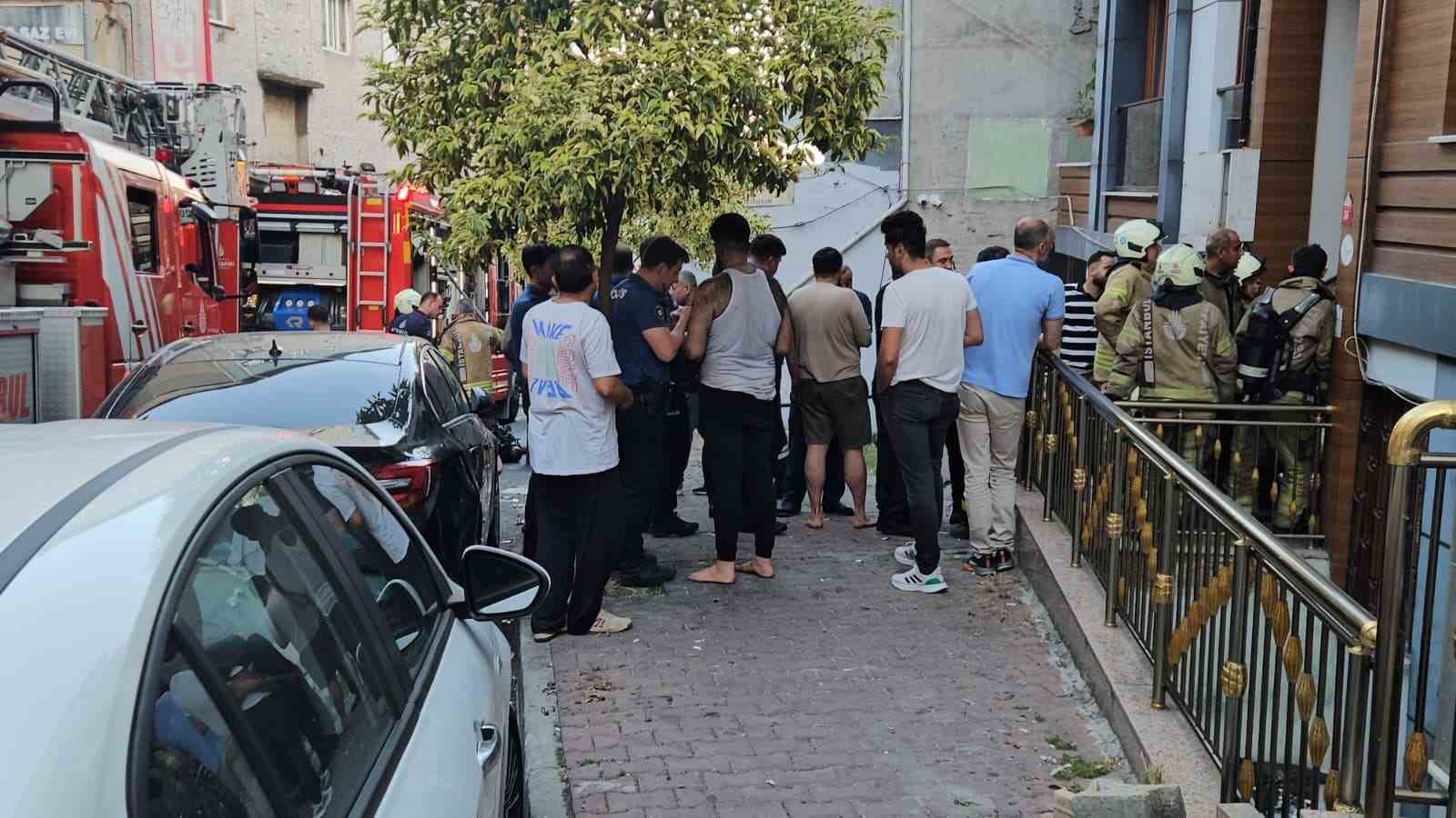 Kağıthane’de 5 katlı binada çıkan yangında 7 kişi kurtarıldı 4 kagithanede 5 katli binada cikan yanginda 7 kisi kurtarildi 0 6EAQcvc4