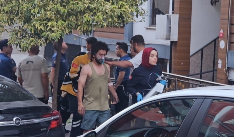 kagithanede-5-katli-binada-cikan-yanginda-7-kisi-kurtarildi-DlIkvgkJ.jpg