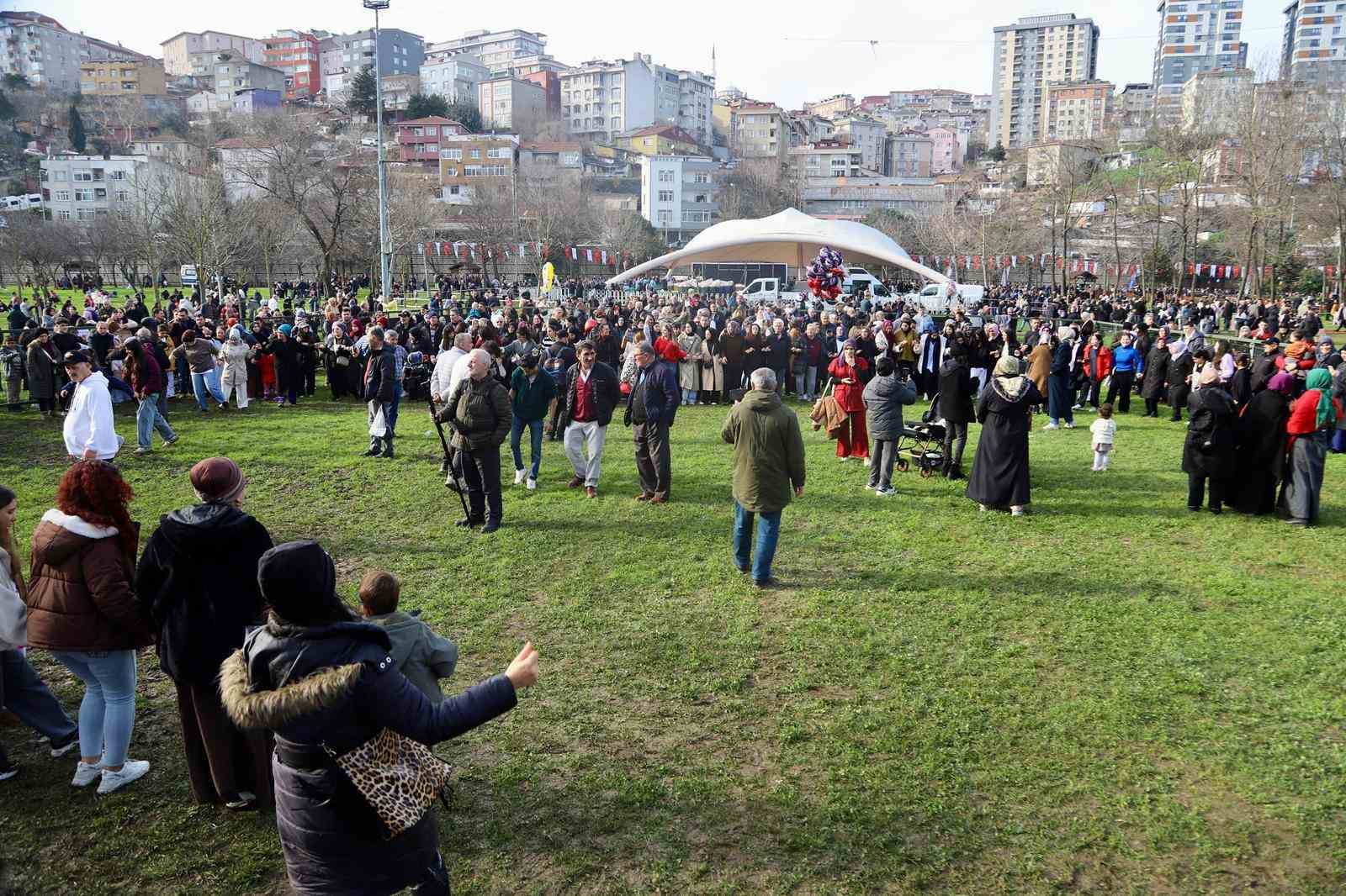 kagithanede balik ekmek soleni 25 bin kisiye 6 tona yakin balik ekmek helva ve JRqhpusa
