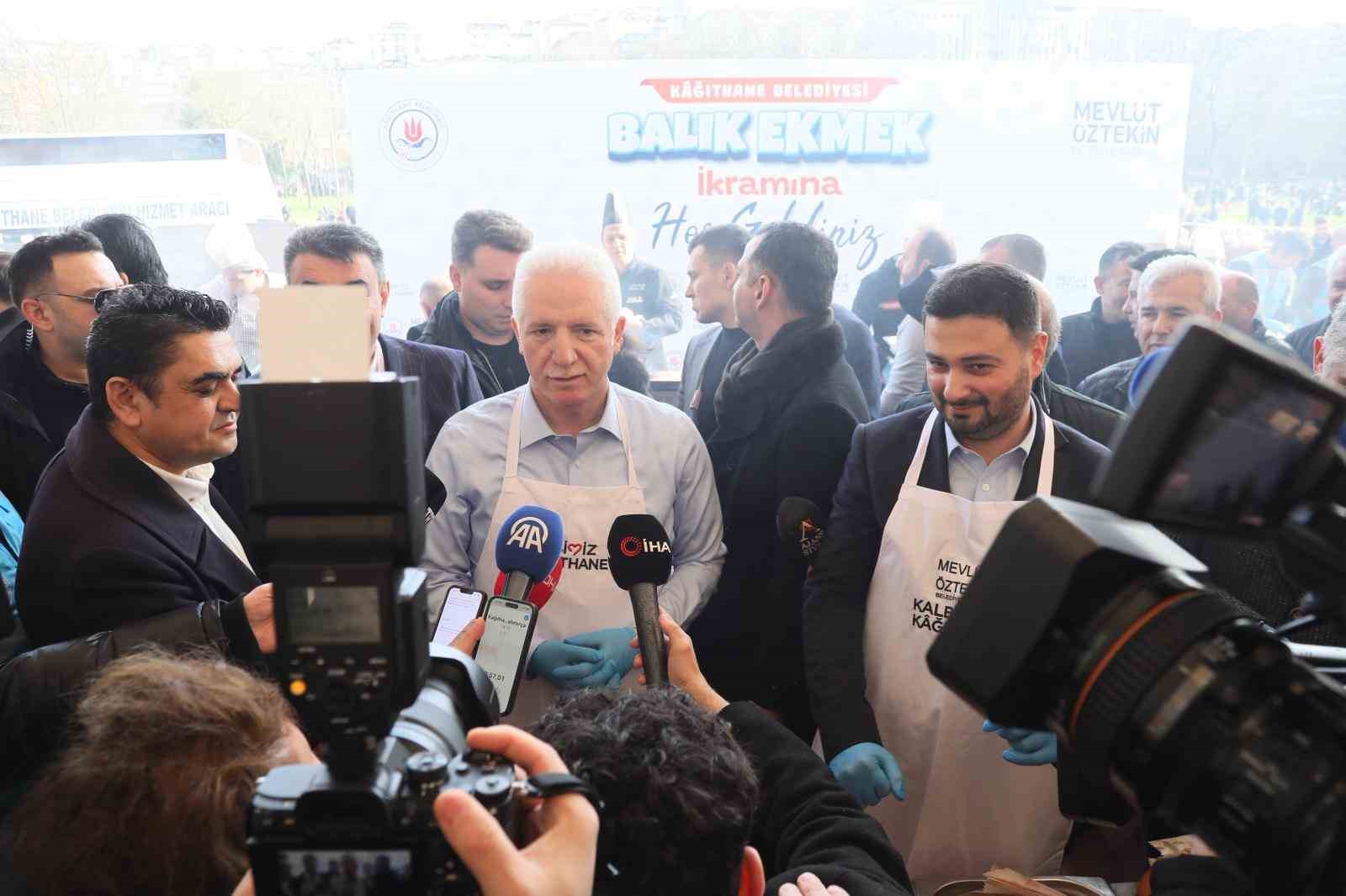 kagithanede balik ekmek soleni 25 bin kisiye 6 tona yakin balik ekmek helva ve b9yXPeyr