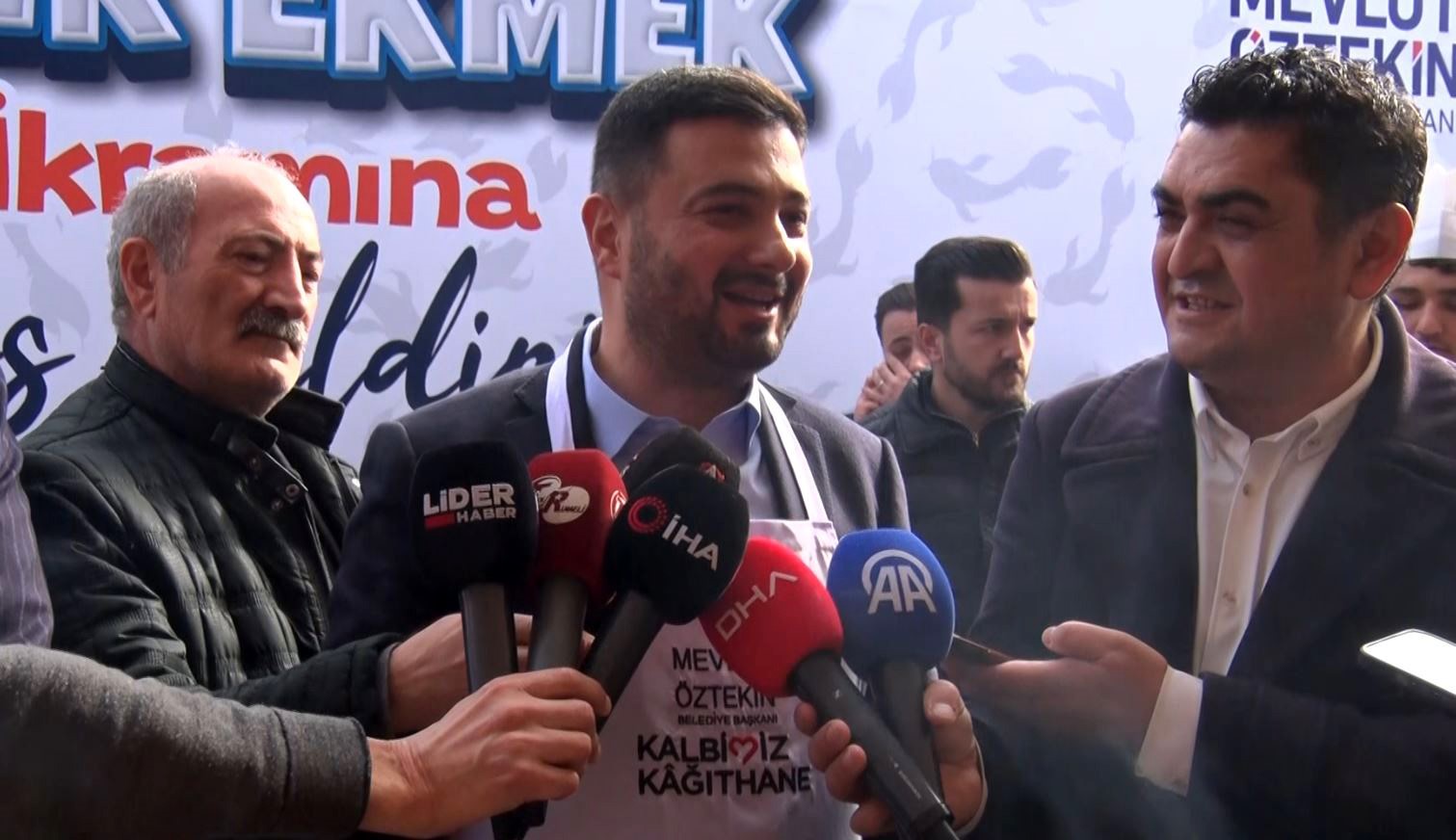 kagithanede balik ekmek soleni 25 bin kisiye 6 tona yakin balik ekmek helva ve jEtbNCpV