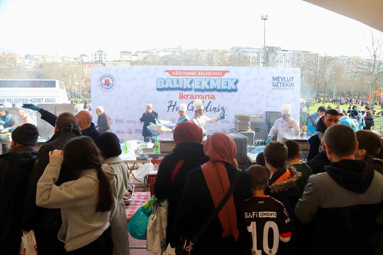 kagithanede balik ekmek soleni 25 bin kisiye 6 tona yakin balik ekmek helva ve k9kAp4TC