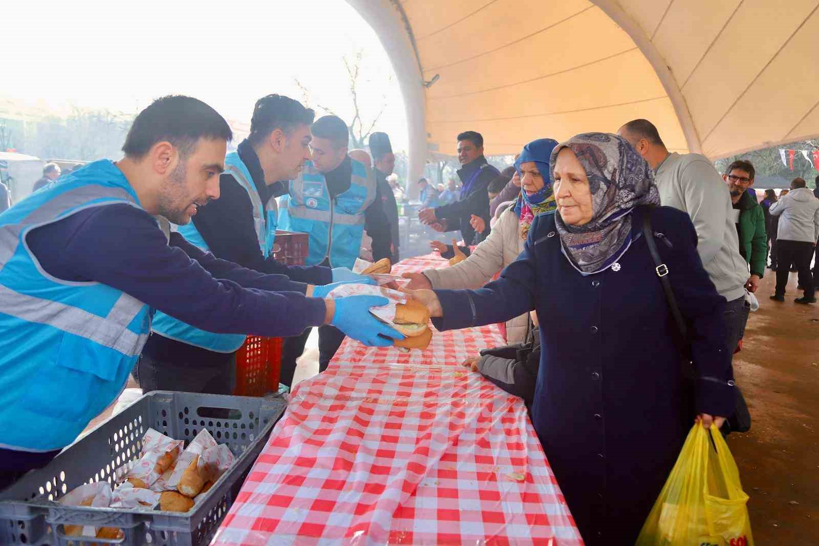 kagithanede balik ekmek soleni 25 bin kisiye 6 tona yakin balik ekmek helva ve ninO9aGf