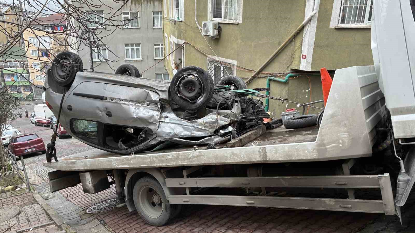 Kağıthane’de faciadan dönüldü: Doğal gaz kutusuna çarpan otomobil takla attı 6 kagithanede faciadan donuldu dogal gaz kutusuna carpan otomobil takla atti 2