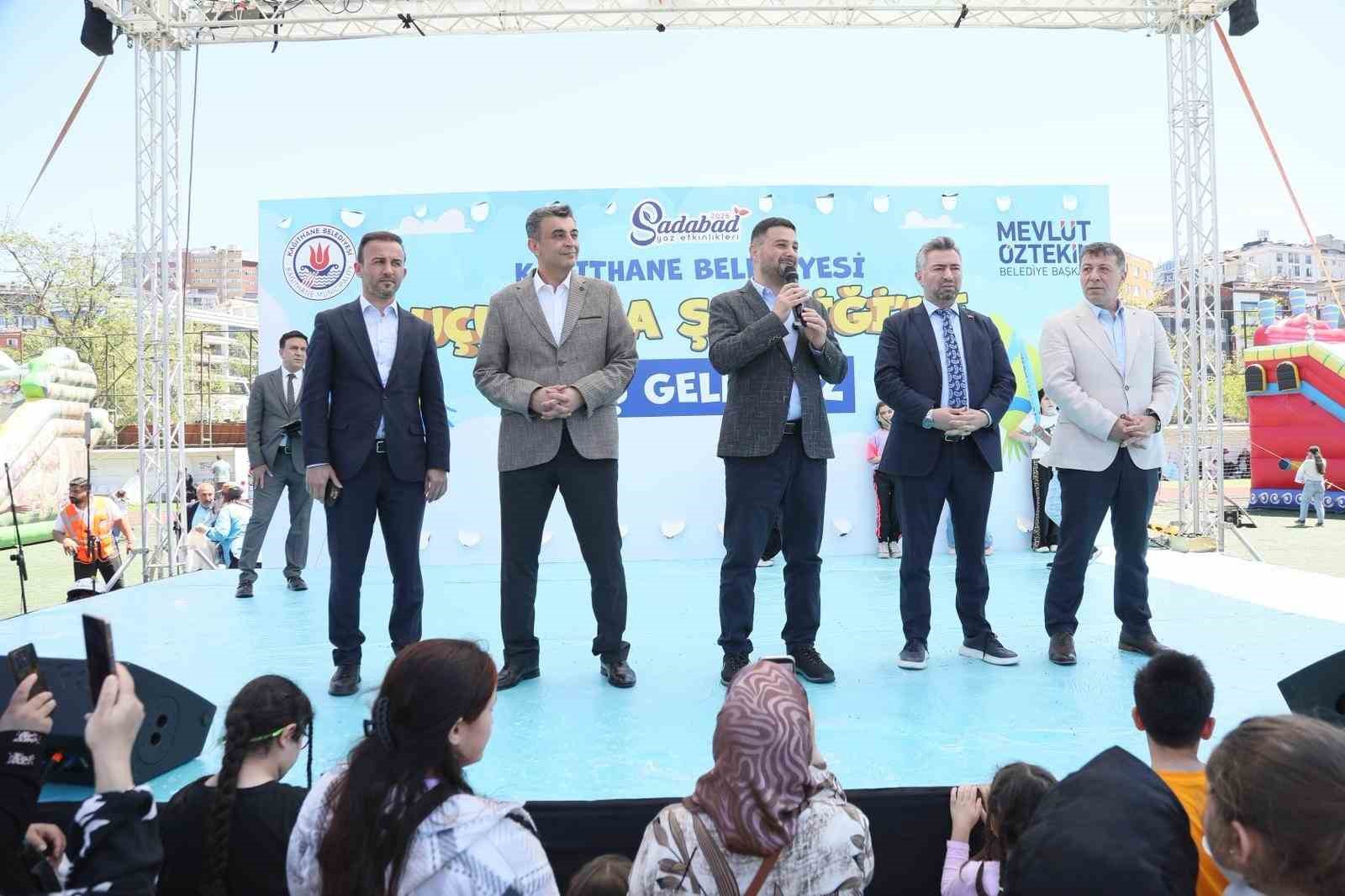 Kağıthane’de gökyüzü şenlendi: 15 bin uçurtma dağıtıldı, dereceye girenlere ödül yağdı 5 kagithanede gokyuzu senlendi 15 bin ucurtma dagitildi dereceye girenlere odul yagdi 1 pTl9pnbX