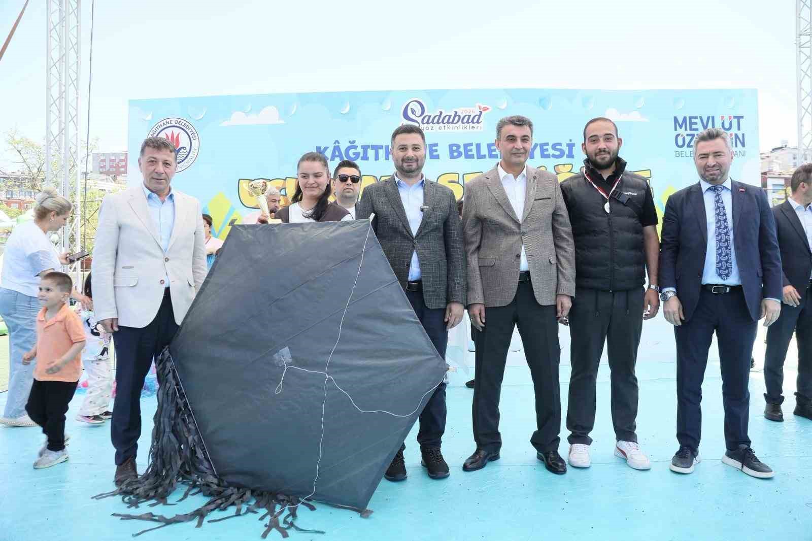 Kağıthane’de gökyüzü şenlendi: 15 bin uçurtma dağıtıldı, dereceye girenlere ödül yağdı 6 kagithanede gokyuzu senlendi 15 bin ucurtma dagitildi dereceye girenlere odul yagdi 2 38eSCFDH