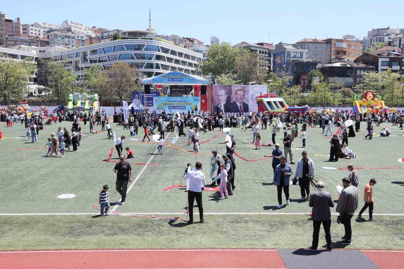 Kağıthane’de gökyüzü şenlendi: 15 bin uçurtma dağıtıldı, dereceye girenlere ödül yağdı 7 kagithanede gokyuzu senlendi 15 bin ucurtma dagitildi dereceye girenlere odul yagdi 3 Ca54ffLD