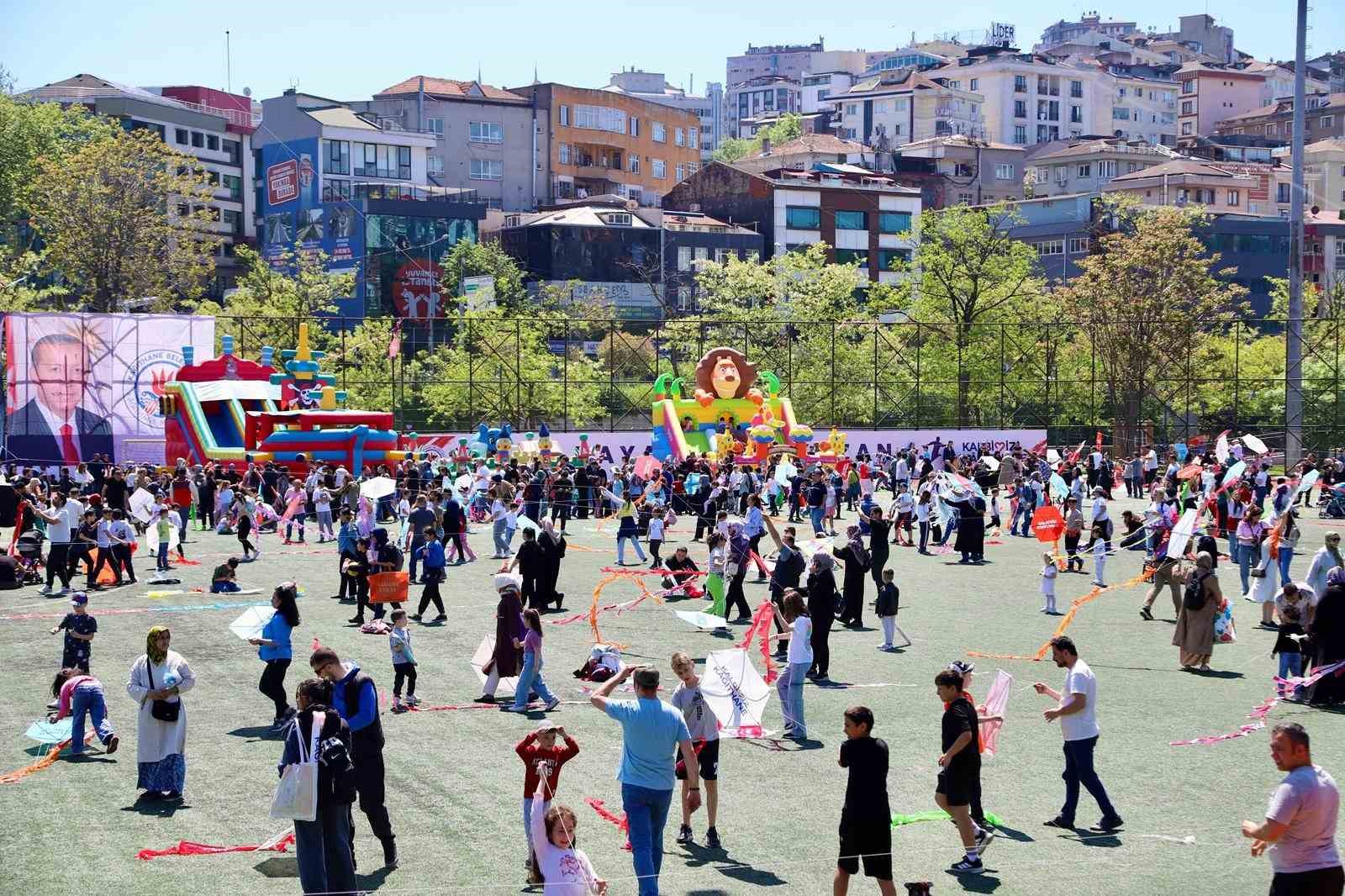 Kağıthane’de gökyüzü şenlendi: 15 bin uçurtma dağıtıldı, dereceye girenlere ödül yağdı 8 kagithanede gokyuzu senlendi 15 bin ucurtma dagitildi dereceye girenlere odul yagdi 4