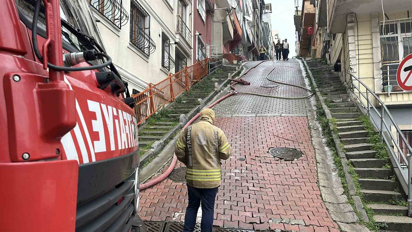 kagithanede itfaiye ekiplerinin dik yokusla ve dar sokakla imtihani 3 7QQACFIb