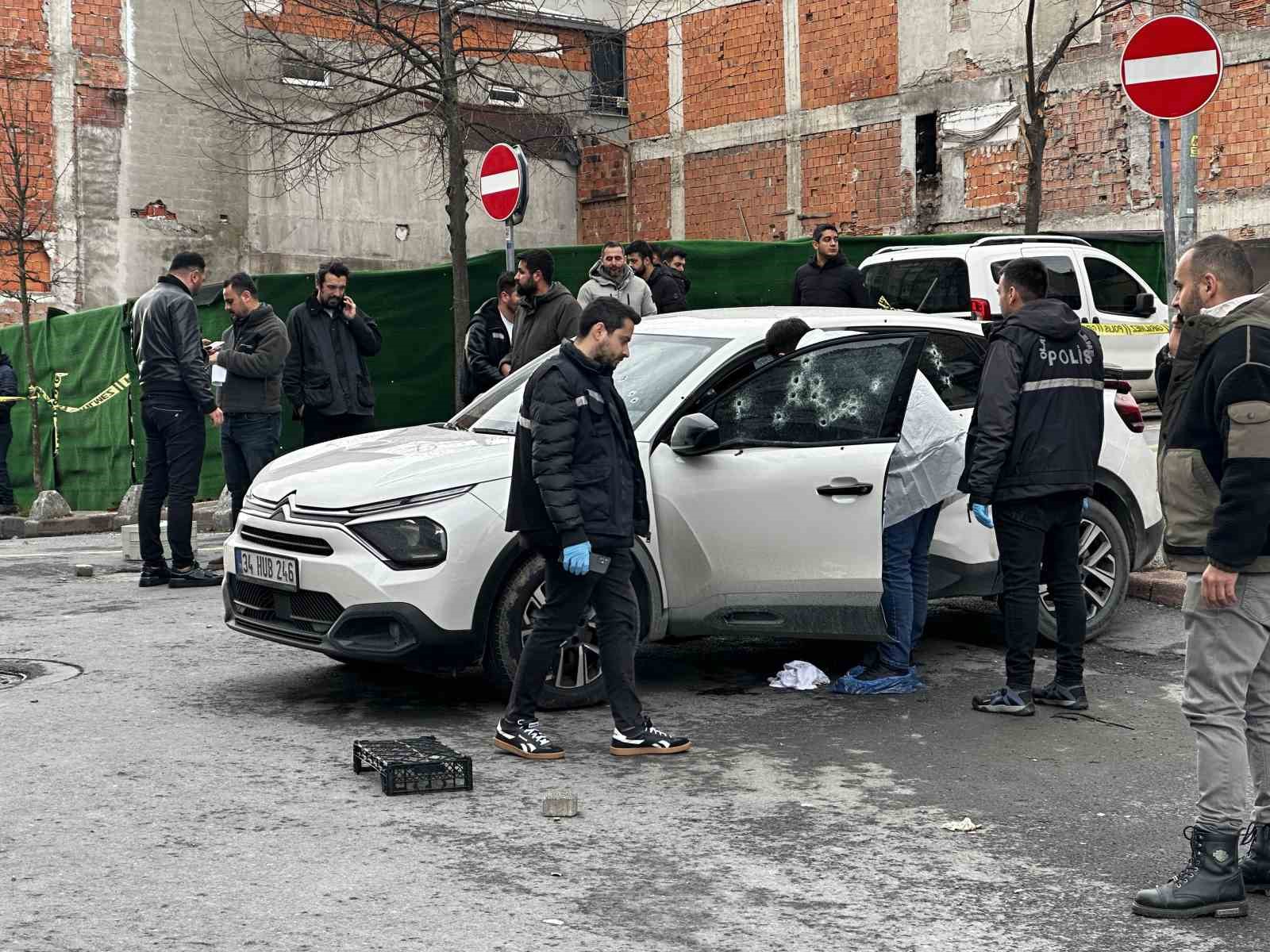 Kağıthane’de kanlı saldırı: Park halindeki araca kurşun yağdırdılar 5 kagithanede kanli saldiri park halindeki araca kursun yagdirdilar 1 rO6eGtWF