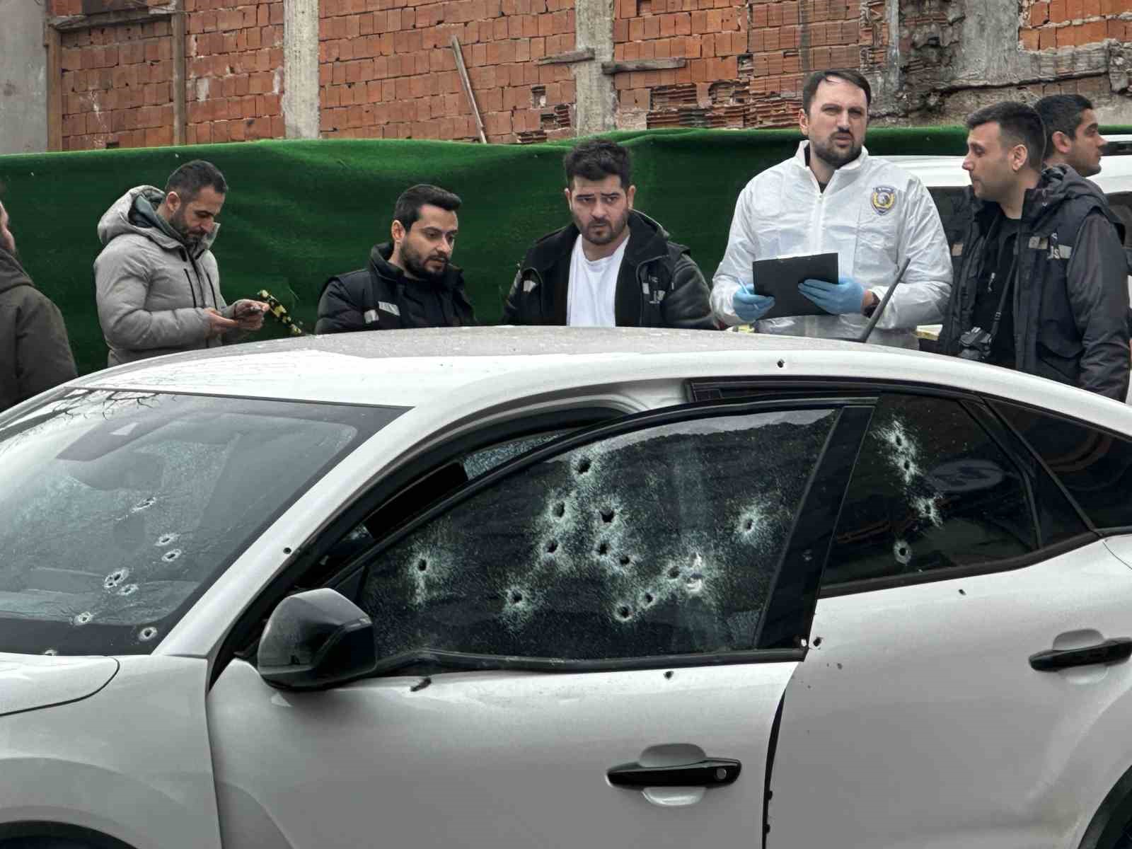 Kağıthane’de kanlı saldırı: Park halindeki araca kurşun yağdırdılar 6 kagithanede kanli saldiri park halindeki araca kursun yagdirdilar 2