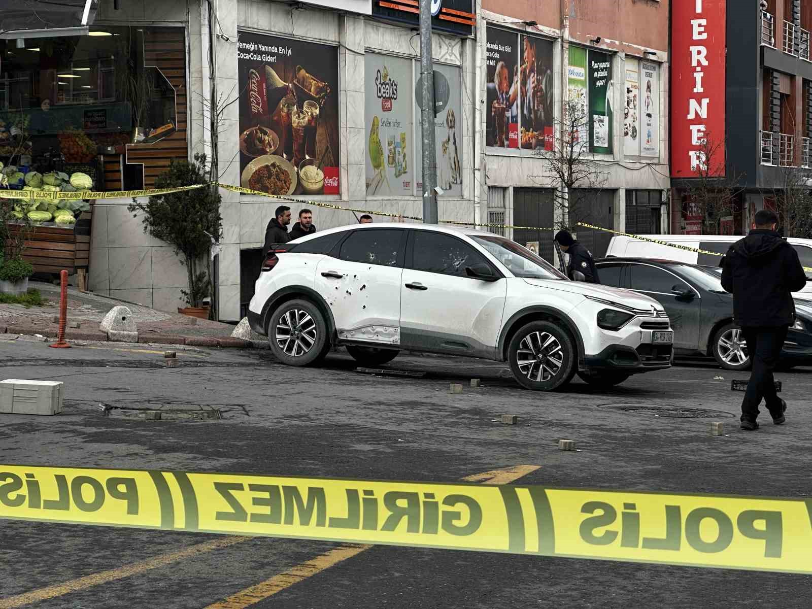 Kağıthane’de kanlı saldırı: Park halindeki araca kurşun yağdırdılar 8 kagithanede kanli saldiri park halindeki araca kursun yagdirdilar 4 ZIYskELN