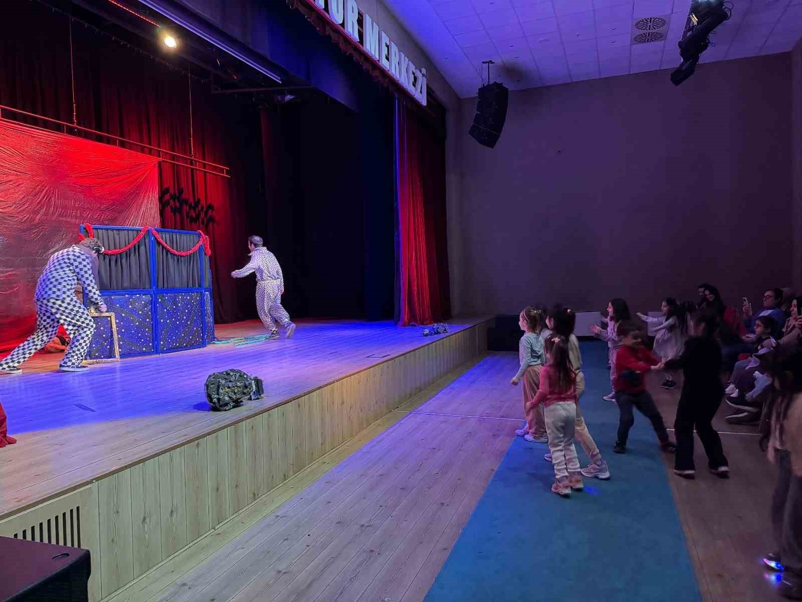 kagithanede kultur ve sanat sezonu yogun ilgi goruyor 4 GaWkPU9Y