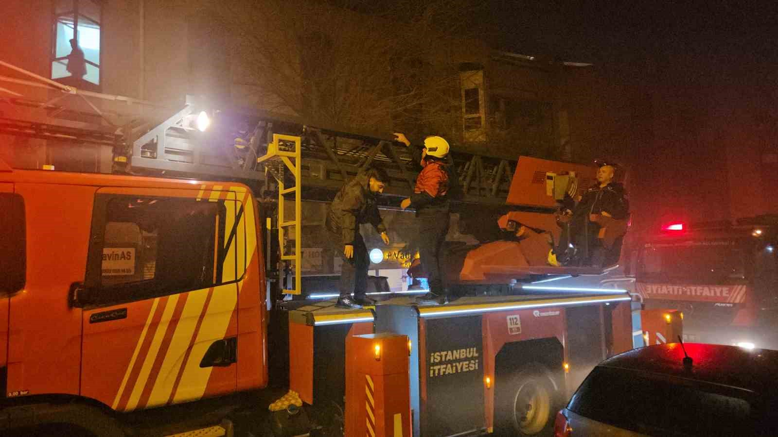 Kağıthane’de marangozhanede korkutan yangın: 11 kişi ve 1 yavru köpek kurtarıldı 6 kagithanede marangozhanede korkutan yangin 11 kisi ve 1 yavru kopek kurtarildi 2 7usVkgt8