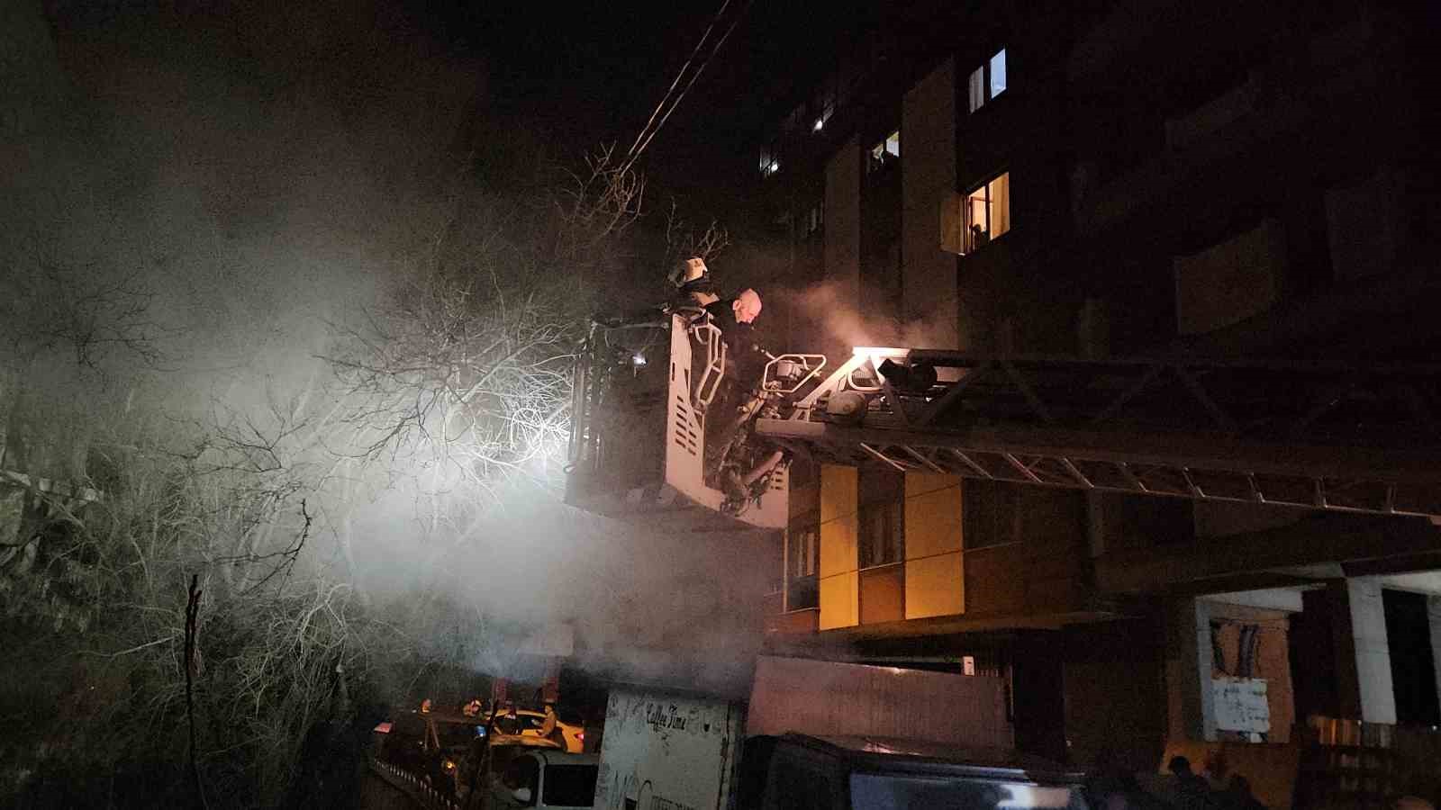 Kağıthane’de marangozhanede korkutan yangın: 11 kişi ve 1 yavru köpek kurtarıldı 12 kagithanede marangozhanede korkutan yangin 11 kisi ve 1 yavru kopek kurtarildi 8