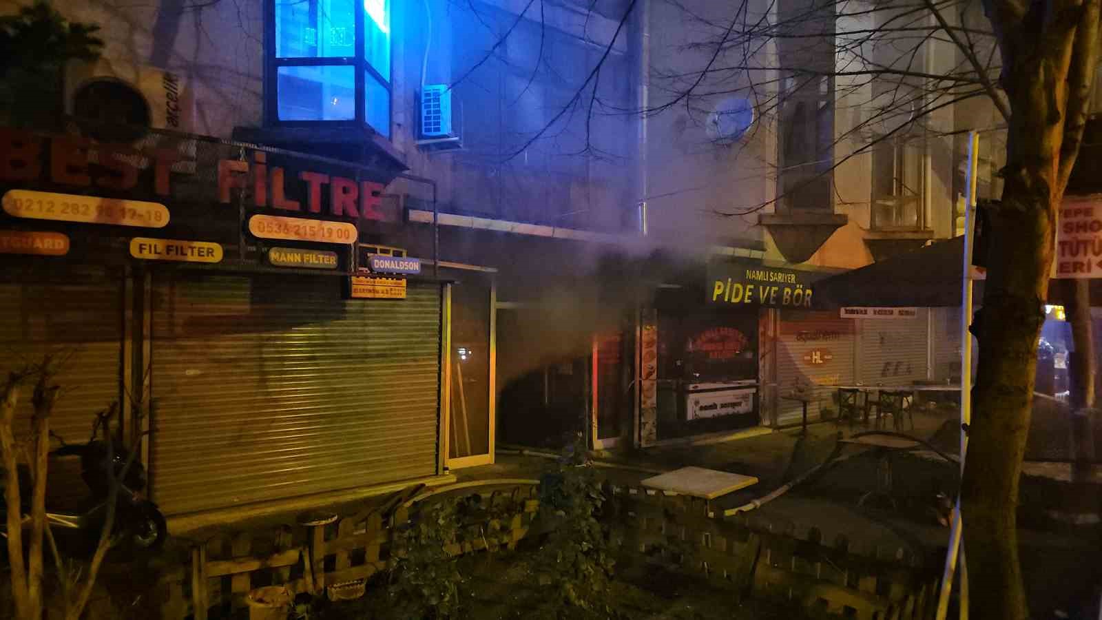 Kağıthane’de marangozhanede korkutan yangın: 11 kişi ve 1 yavru köpek kurtarıldı 13 kagithanede marangozhanede korkutan yangin 11 kisi ve 1 yavru kopek kurtarildi 9 P6MT4WBS