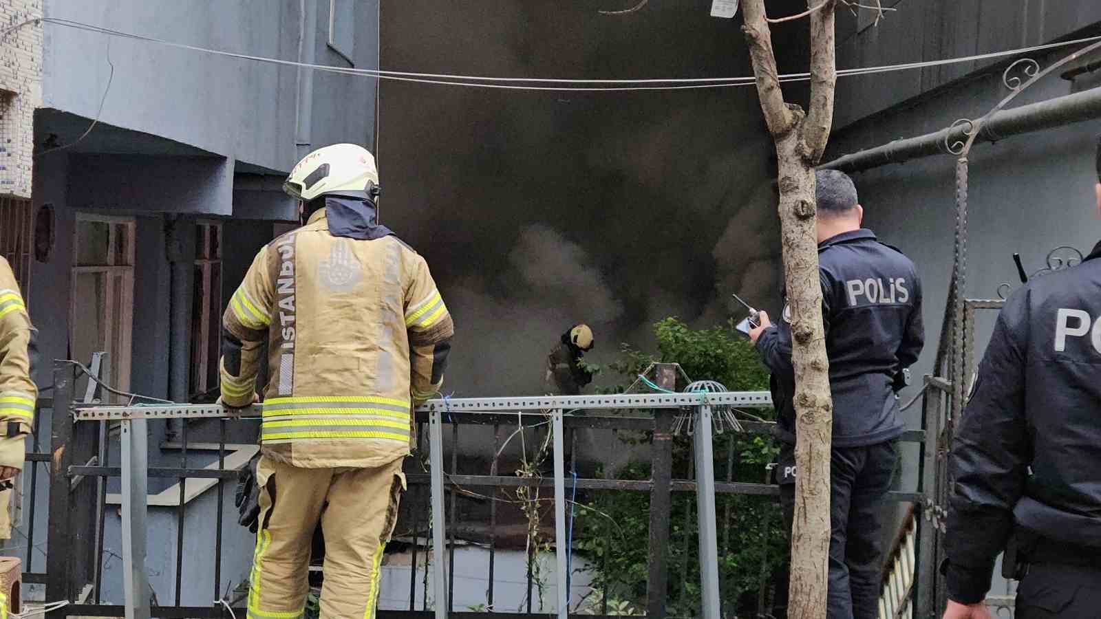 Kağıthane’de metruk binada başlayan yangın yanındaki binaya sirayet etti: 1 yaralı 7 kagithanede metruk binada baslayan yangin yanindaki binaya sirayet etti 1 yarali 3 zlMnHMGW