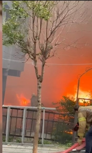 Kağıthane’de metruk binada başlayan yangın yanındaki binaya sirayet etti: 1 yaralı 10 kagithanede metruk binada baslayan yangin yanindaki binaya sirayet etti 1 yarali 6 1vTLCV4l