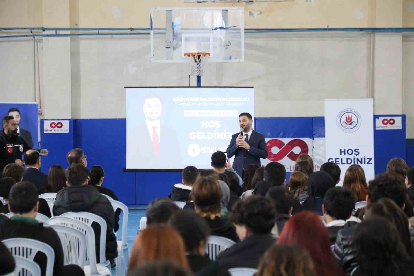 kagithanede ogrenciler afet farkindalik egitimi aliyor 4 5pzweXzU