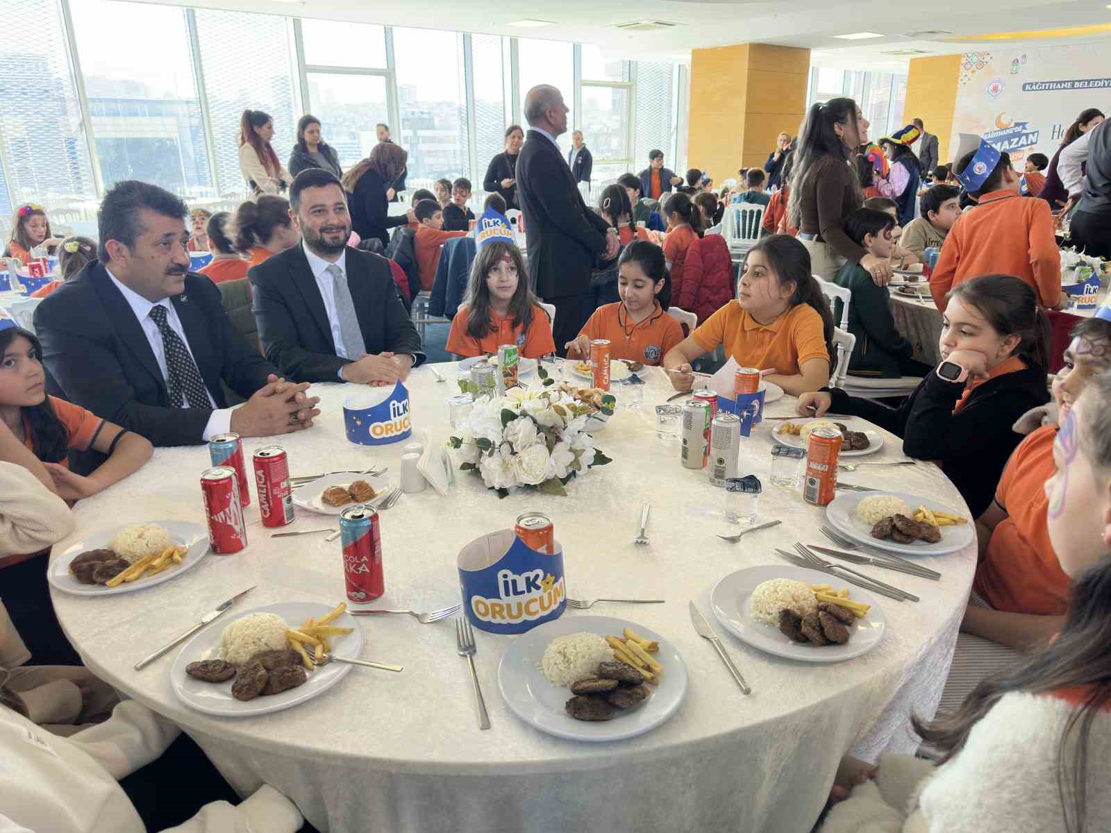 kagithanede ramazanin ilk iftari miniklerle yapildi 0 RtSg76ht