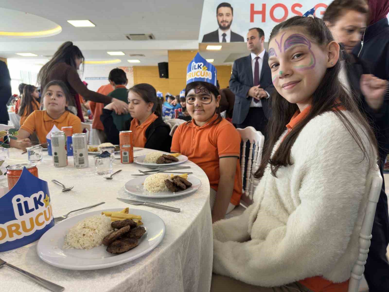 kagithanede ramazanin ilk iftari miniklerle yapildi 2 vZrmhPmA