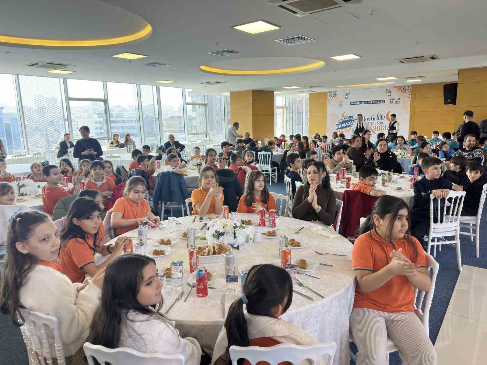 kagithanede ramazanin ilk iftari miniklerle yapildi 6 v2RHD971