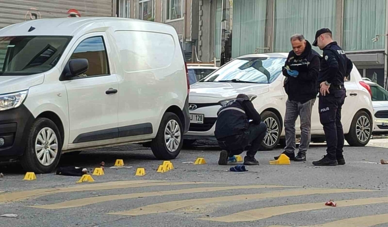 kagithanede-sokak-ortasinda-cinayet-15-el-ates-ederek-kacti-v4lLQ5PE.jpg