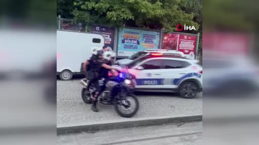 kagithanede-trafikte-yol-verme-kavgasinda-4-kisi-bicaklandi-efHNgf1K.jpg