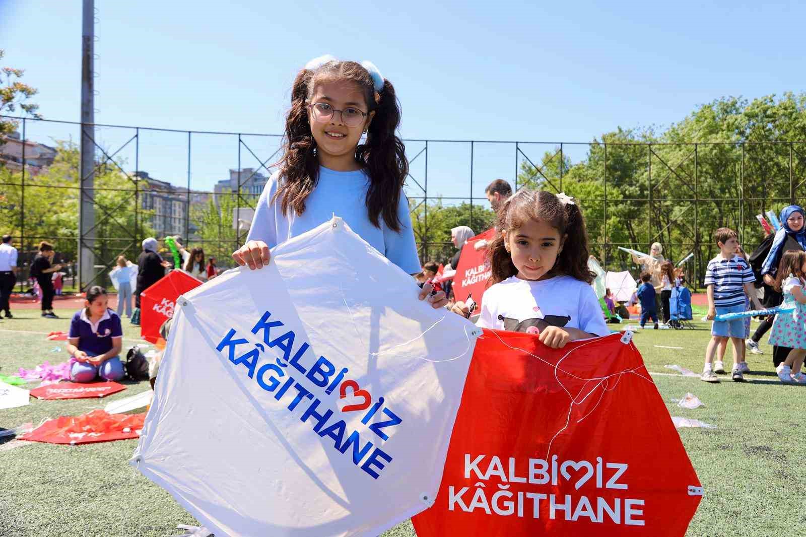 kagithanede ucurtma senligi 15 bin ucurtma dagitildi dereceye girenlere odul verildi 1 FAlDvRCv