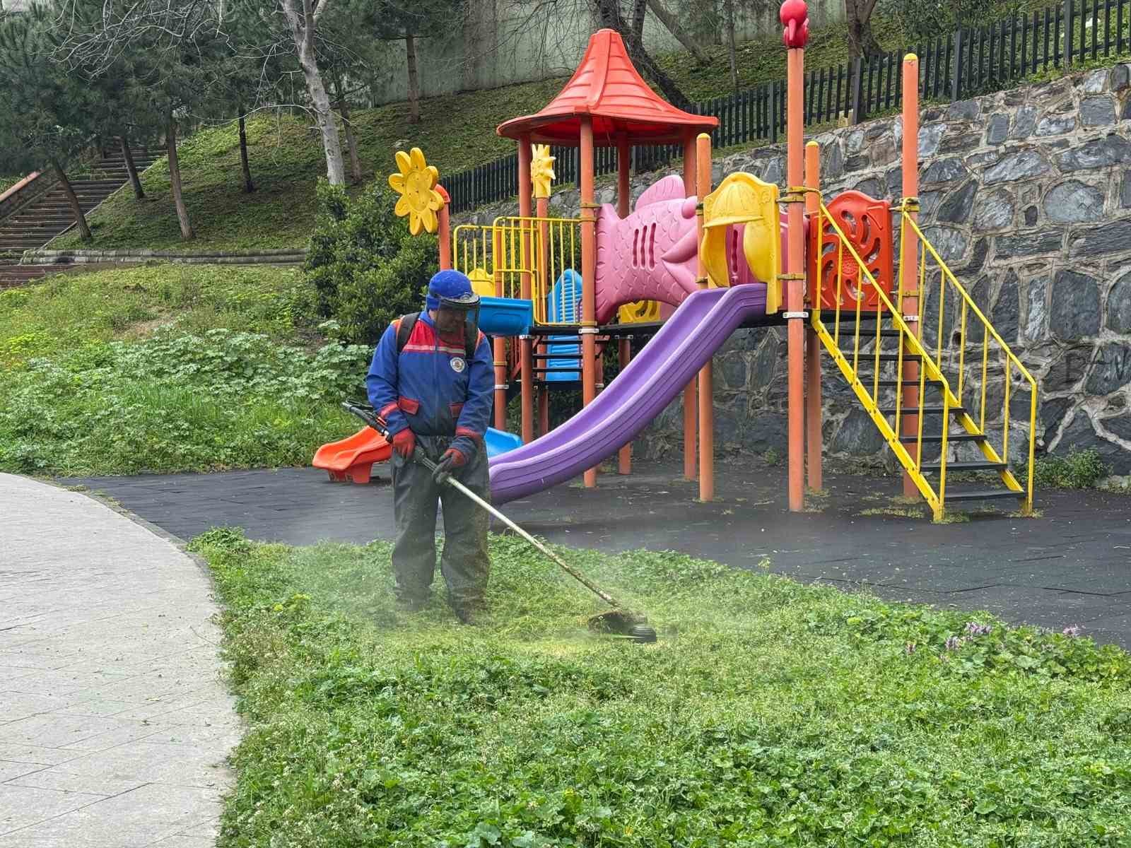 kagithanede yesil alanlarda bakim ve duzenleme calismalari suruyor 2 vaQEE2R2