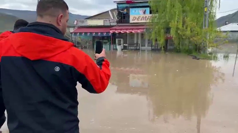 kagizmanda baraj taskini evler ahirlar ve is yerleri sular altinda kaldi 1 VWs2EqkI