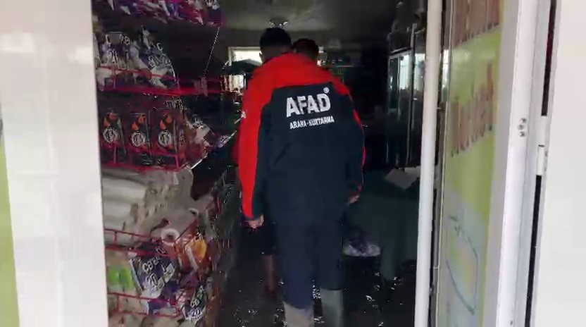 kagizmanda baraj taskini evler ahirlar ve is yerleri sular altinda kaldi 2 YSIaf5Su
