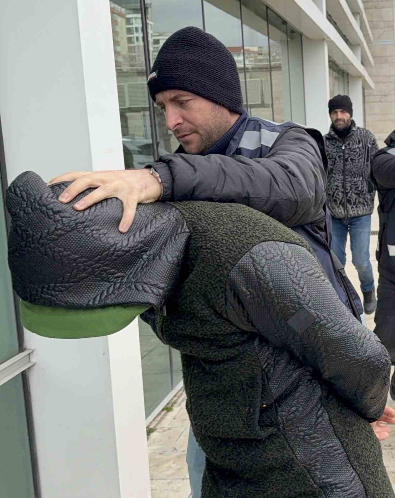 "Kahraman kurye" araç kundaklamaktan gözaltına alındı 8 kahraman kurye arac kundaklamaktan gozaltina alindi 4 QaSRavGh