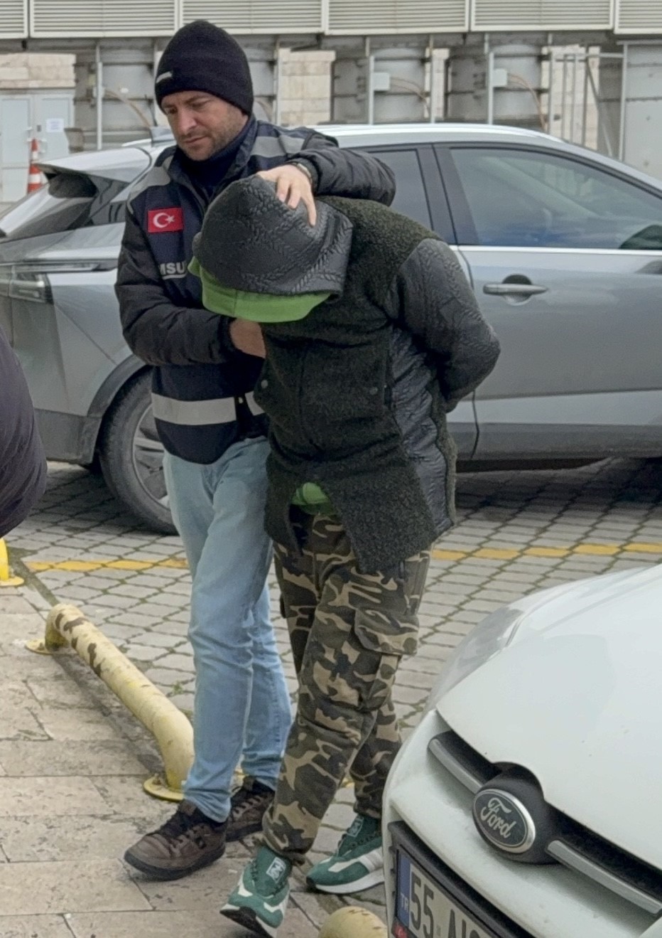 "Kahraman kurye" araç kundaklamaktan gözaltına alındı 9 kahraman kurye arac kundaklamaktan gozaltina alindi 5 WfULHeuZ