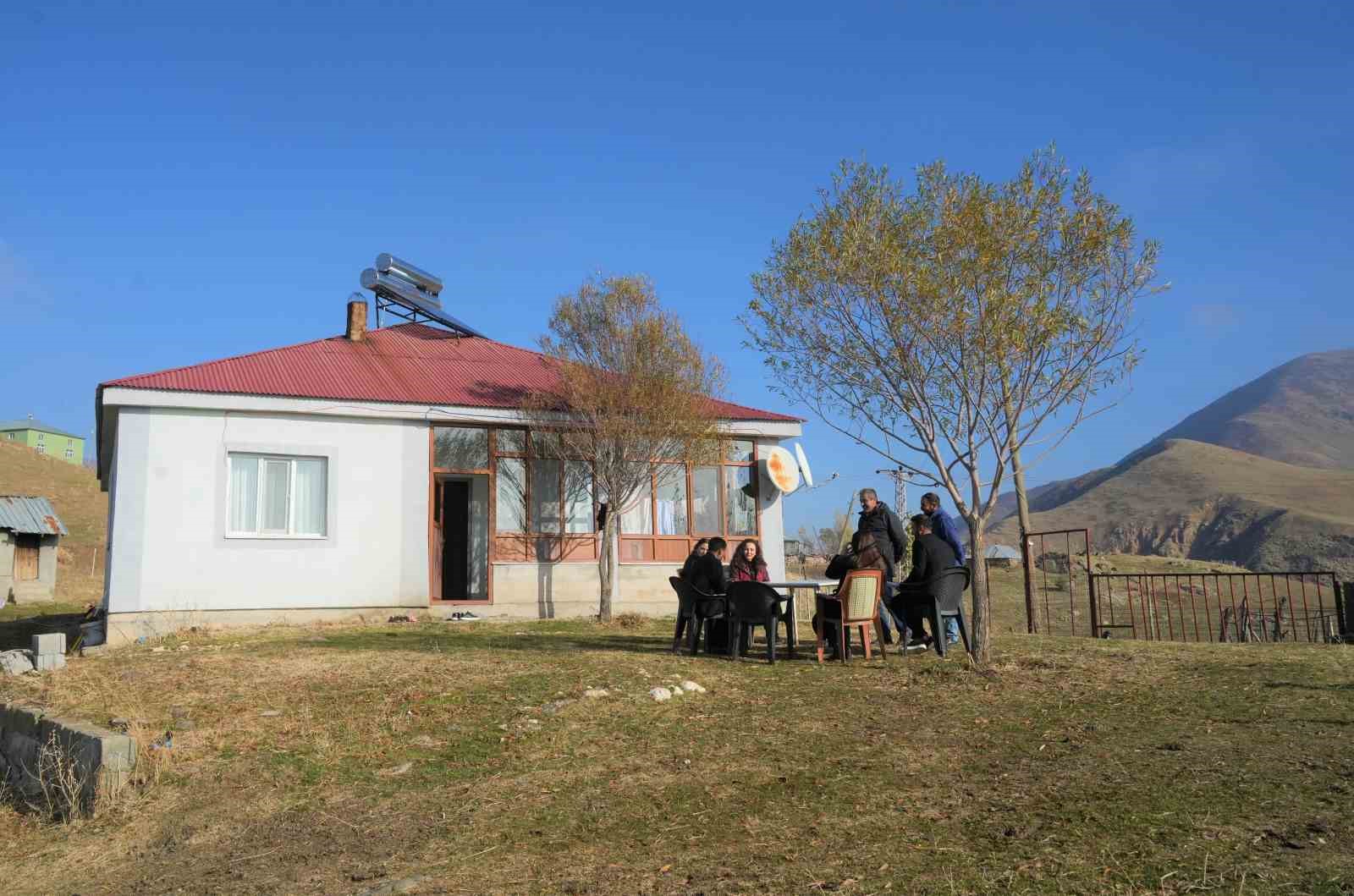 Kahraman öğretmenler devamsızlık yapan öğrenciler için köy köy geziyor 4 kahraman ogretmenler devamsizlik yapan ogrenciler icin koy koy geziyor 0 BuRcgWy7
