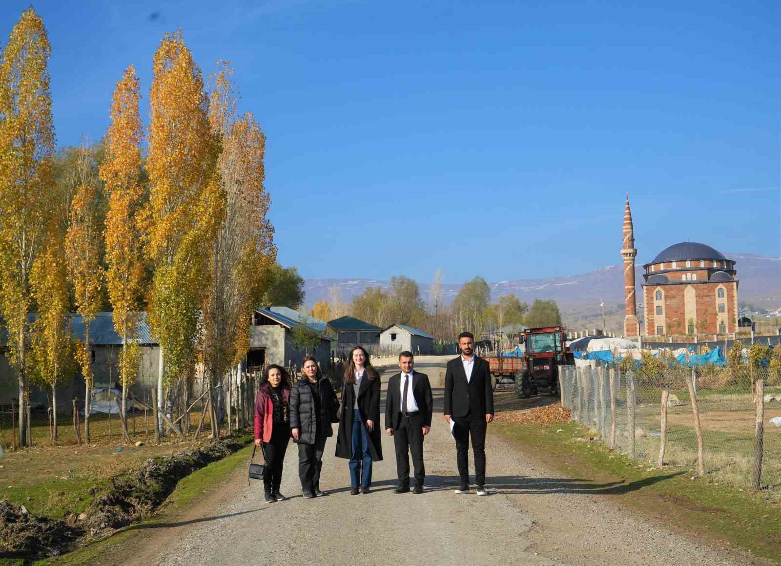Kahraman öğretmenler devamsızlık yapan öğrenciler için köy köy geziyor 9 kahraman ogretmenler devamsizlik yapan ogrenciler icin koy koy geziyor 5 HwV8Qke1