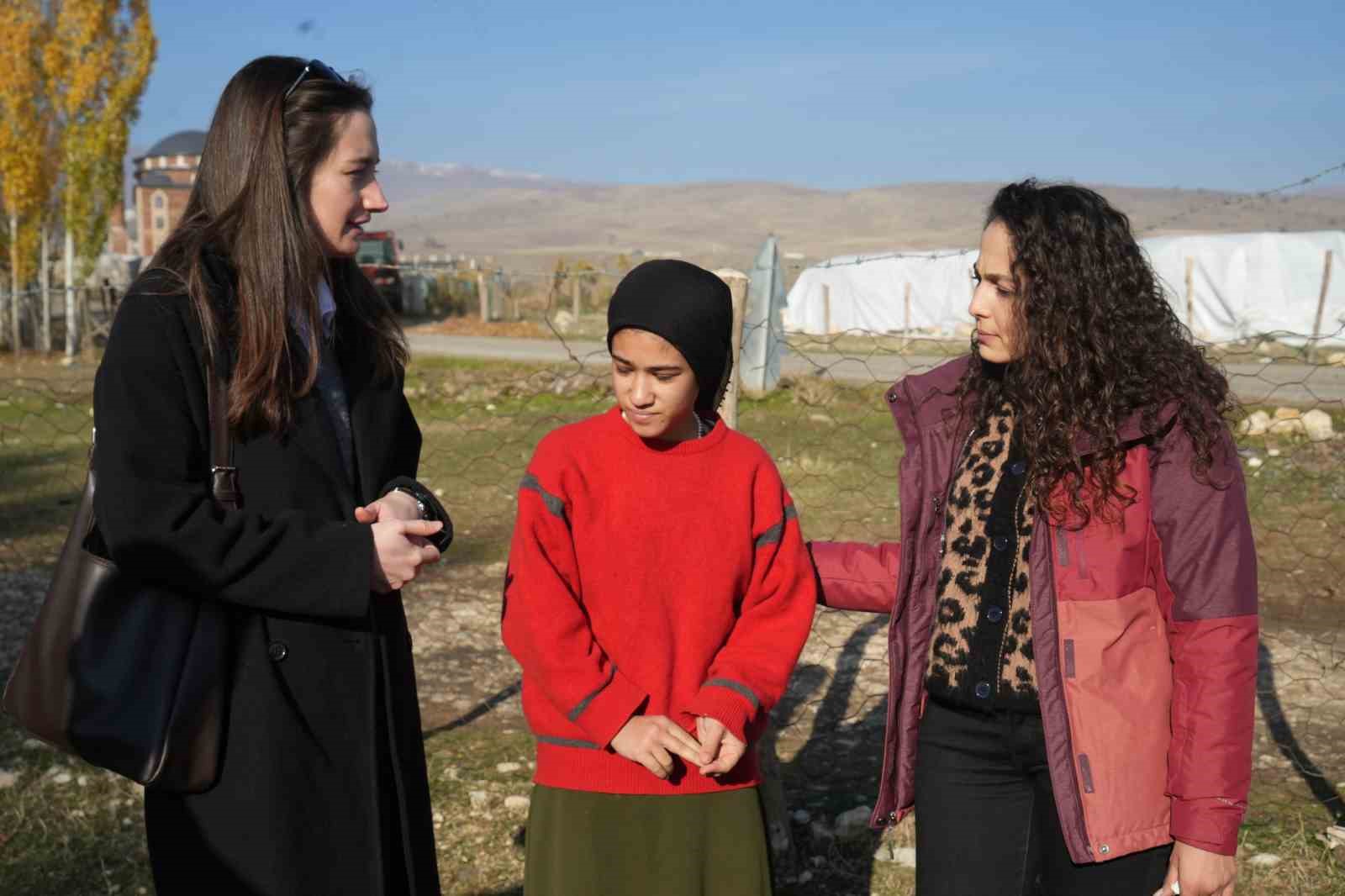 Kahraman öğretmenler devamsızlık yapan öğrenciler için köy köy geziyor 10 kahraman ogretmenler devamsizlik yapan ogrenciler icin koy koy geziyor 6 sEkU3L9X