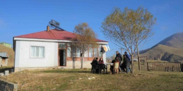 kahraman-ogretmenler-devamsizlik-yapan-ogrenciler-icin-koy-koy-geziyor-GjNXUPMs.jpg