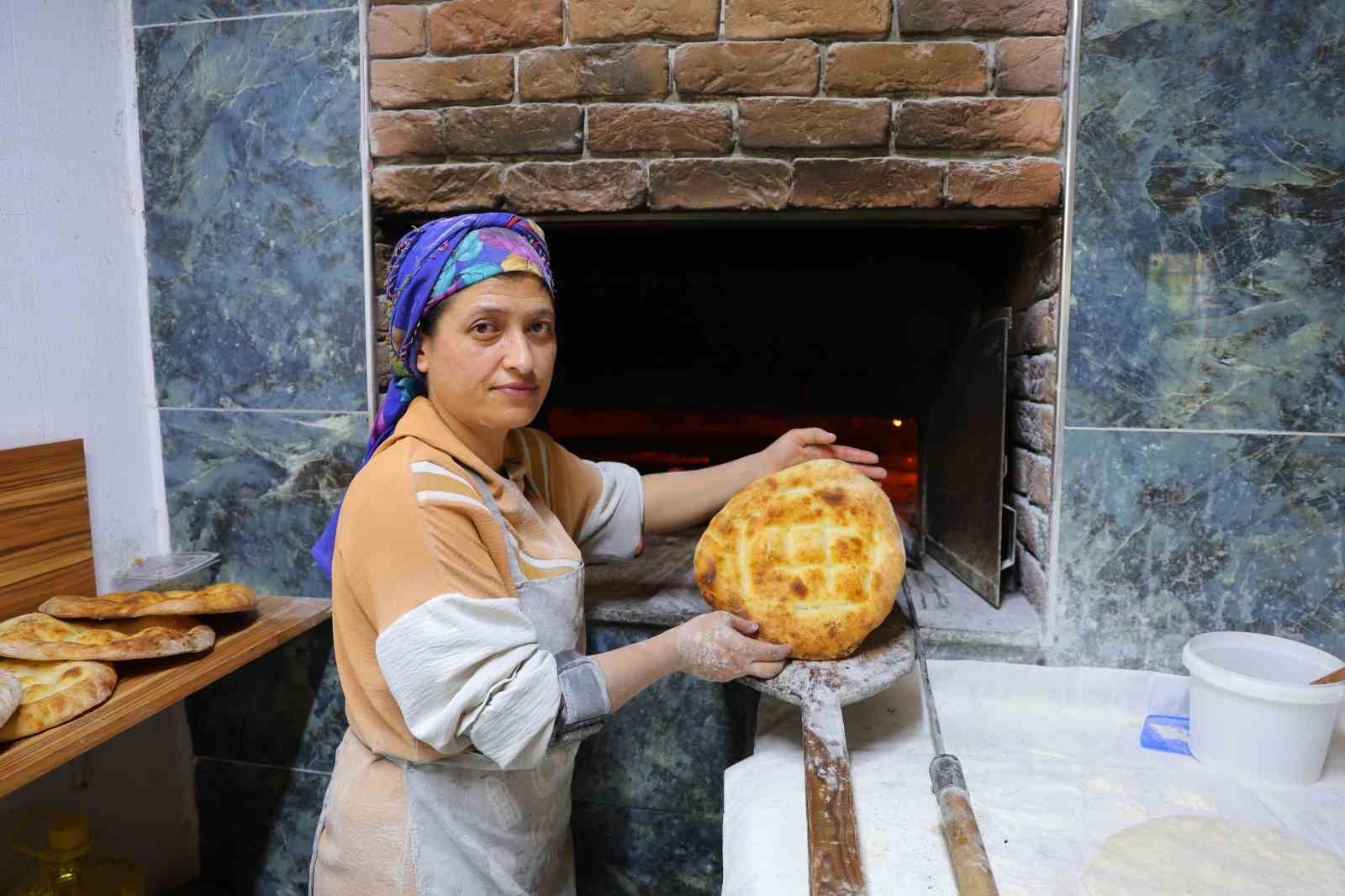kahramanmaras cardak mahallesinde 170 yillik ekmek gelenegi suruyor 0 d6I2V4gI