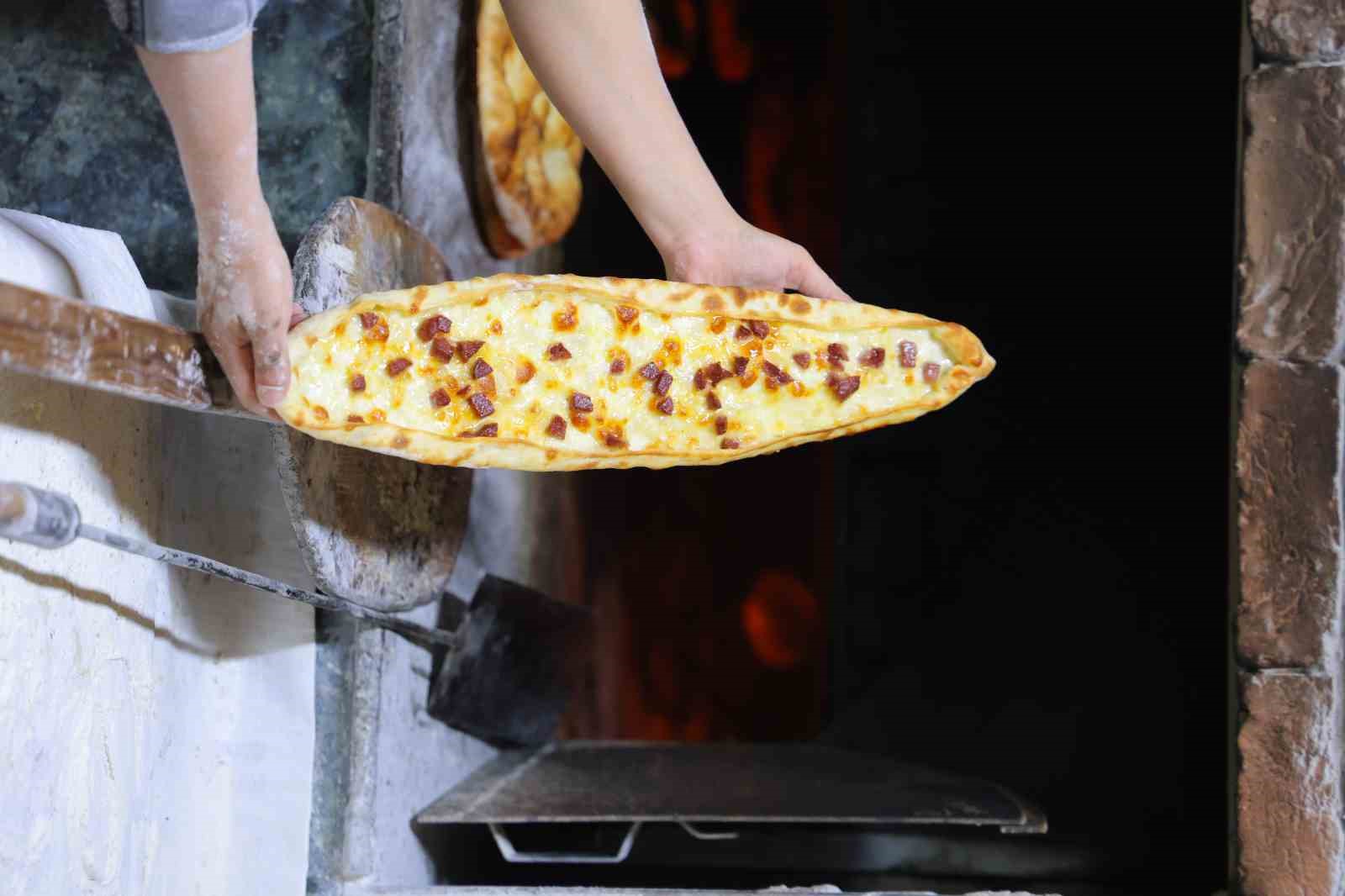 kahramanmaras cardak mahallesinde 170 yillik ekmek gelenegi suruyor 1 lQCMCarQ