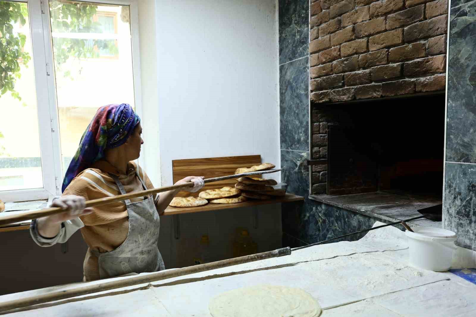 kahramanmaras cardak mahallesinde 170 yillik ekmek gelenegi suruyor 2 PWlcn6nd
