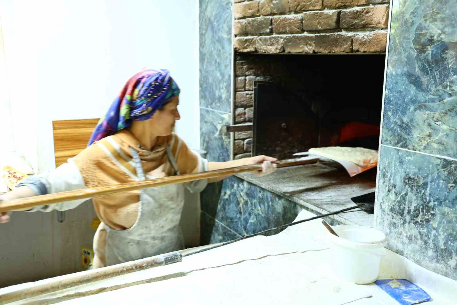 kahramanmaras cardak mahallesinde 170 yillik ekmek gelenegi suruyor 3 Reb4zhfY