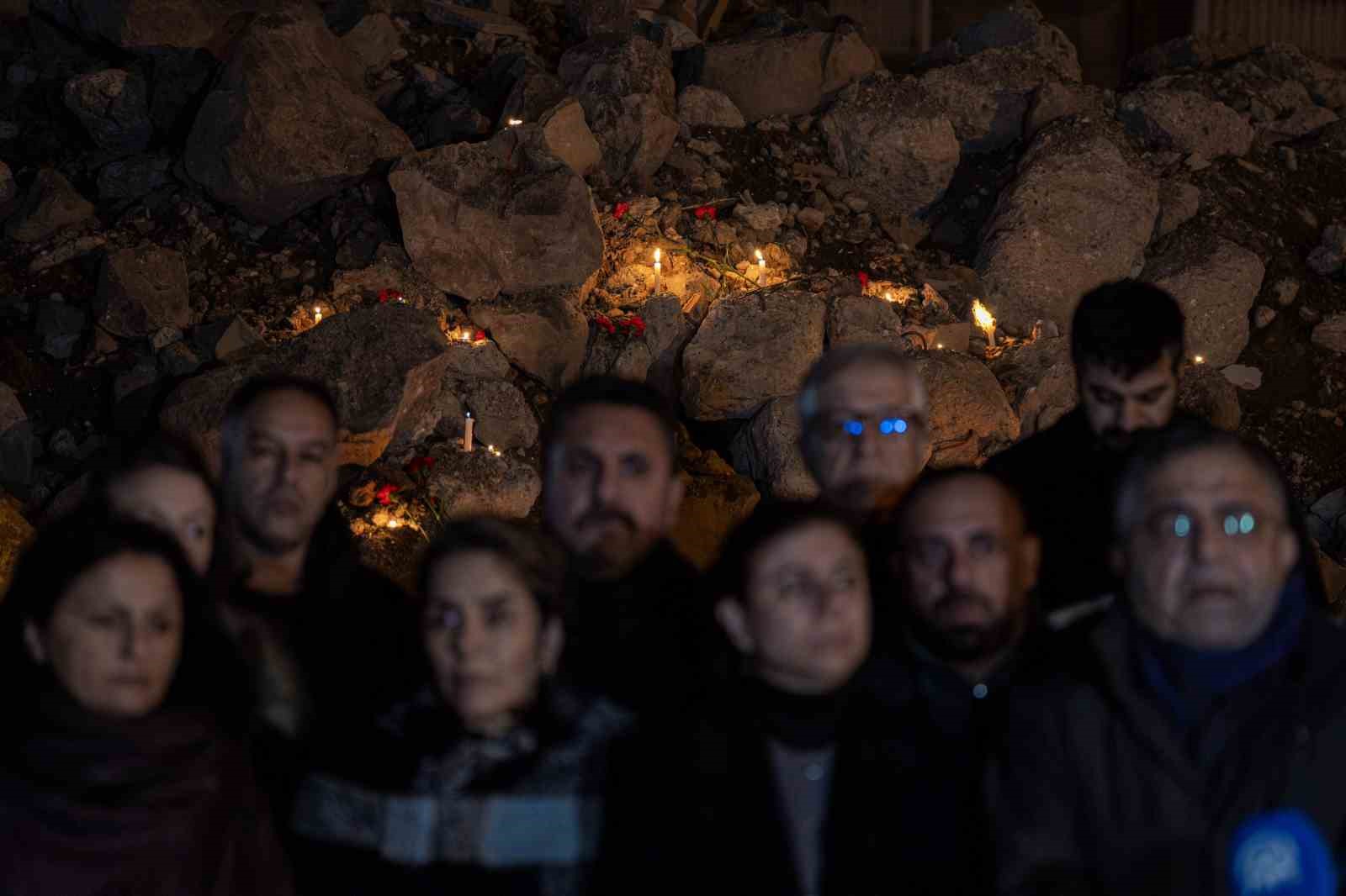 kahramanmaras depremlerinin 3 yil donumunde hayatini kaybedenler saat 0417de anildi 1 fYZY3i4y