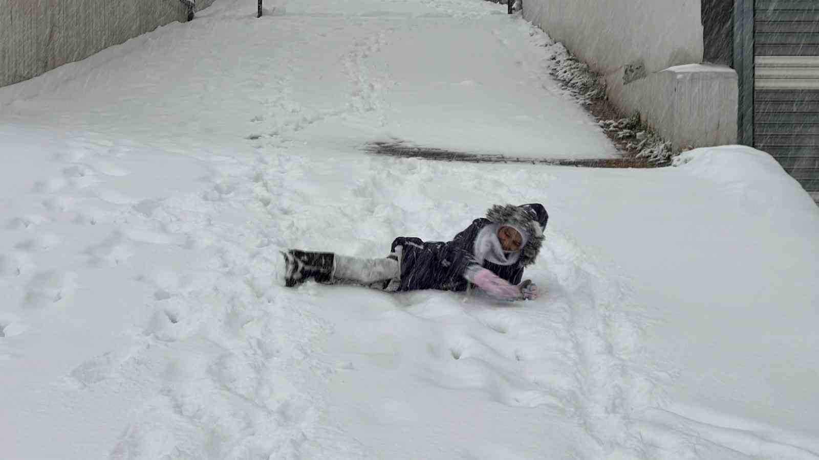 kahramanmaras gune karla uyandi en cok sevinen cocuklar oldu 3 JTsqrOOO