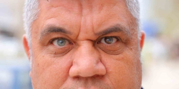 kahramanmarasli-adam-3-renkli-gozleriyle-gorenlerin-ilgisini-cekiyor-fl6OFunV.jpg