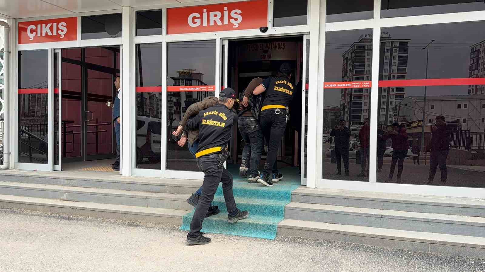 kahramanmarasta 21 milyonluk vurgun yapan sahte polisler yakalandi 2