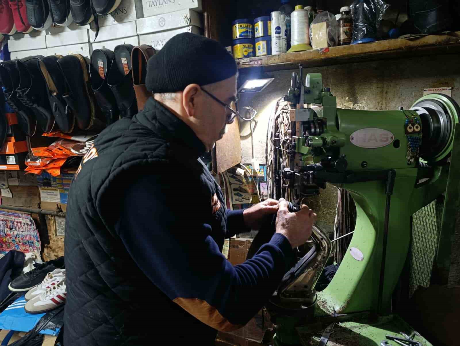 Kahramanmaraş’ta 38 yıllık usta eski ayakkabılara yeniden hayat veriyor 9 kahramanmarasta 38 yillik usta eski ayakkabilara yeniden hayat veriyor 5 22y3vmPy