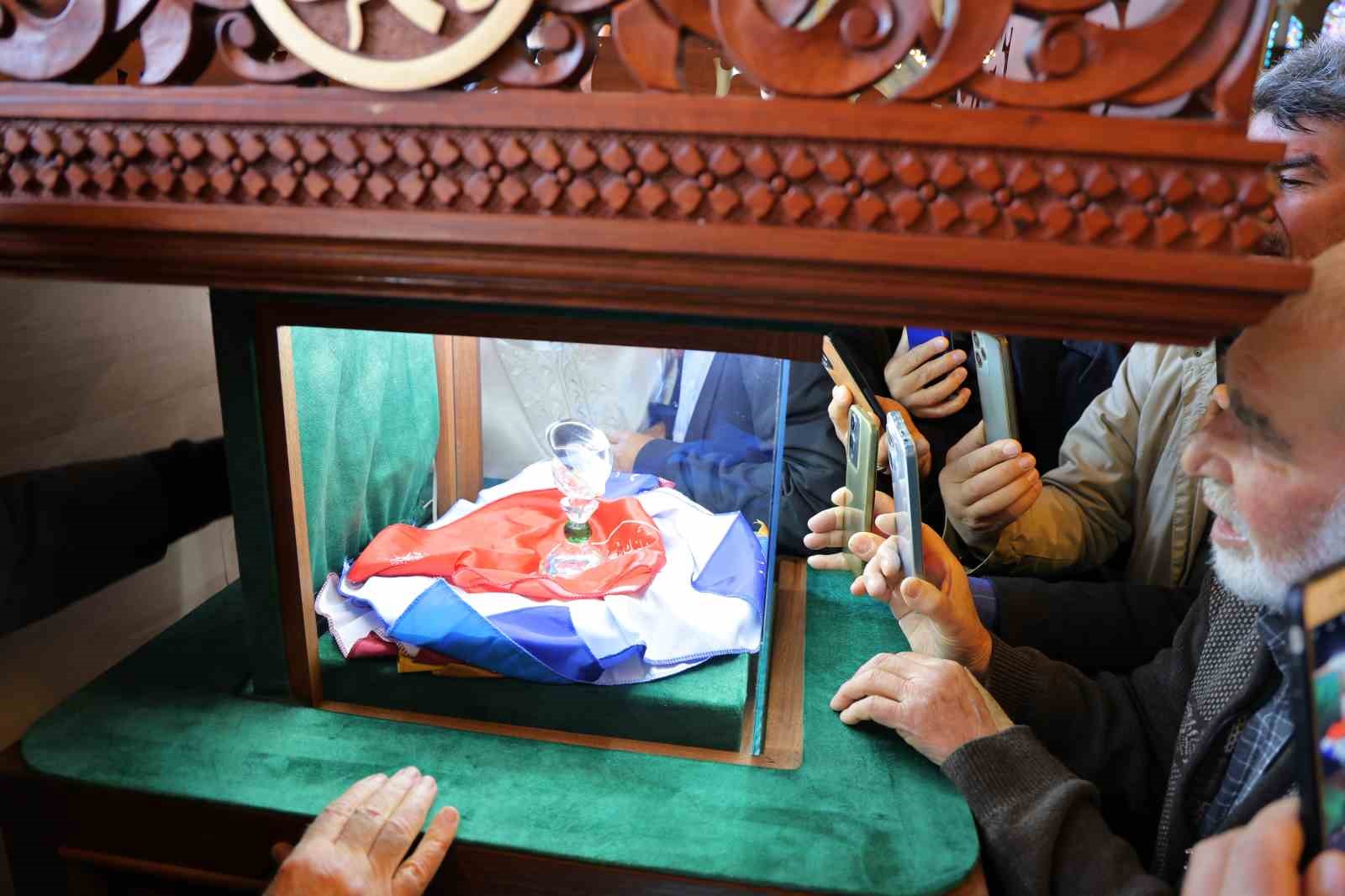 kahramanmarasta abdulhamid han camiinde sakal i serif ziyarete acildi 3 knAegdrC